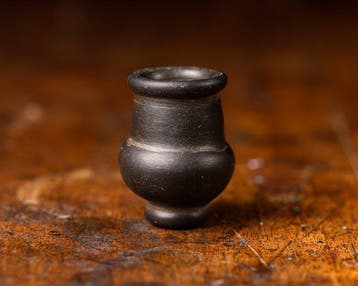 Oud-Egypte, Aanbod: kleine pot in basalt - 4.3 cm