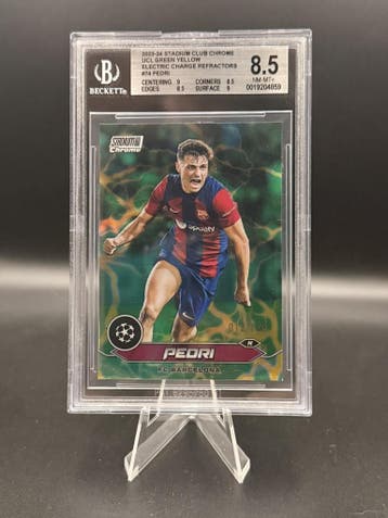 Beckett 8.5 Topps Chrome Stadium Pedri Electric Refractors 0, Verzenden, Zo goed als nieuw, Losse kaart