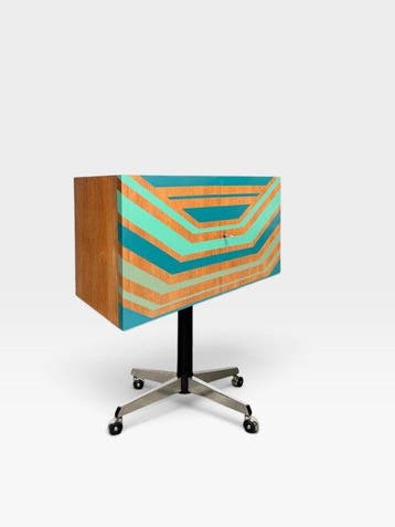 Kast op een standaard - Hout, Metaal