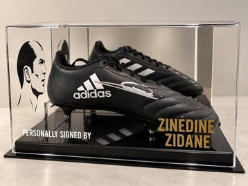 Zinedine Zidane - 2022 - Ondertekende voetbalschoen met, Nieuw