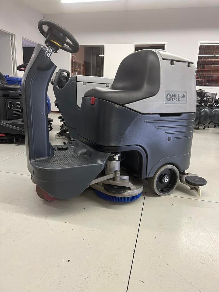 Nilfisk BR752 schrob/zuig combinatie second life  koop/lease, Doe-het-zelf en Verbouw, Reinigingsmachines, Schrobmachine, Zo goed als nieuw
