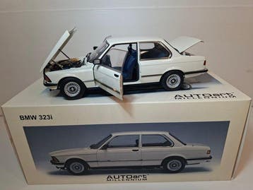 Autoart 1:18 - Model sportwagen - BMW 323i (E21), Nieuw