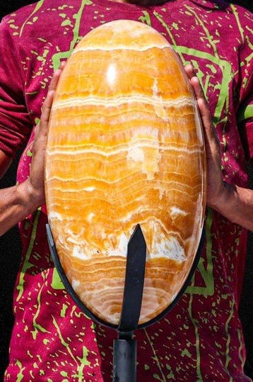 Massieve 28,3 kg Gigantische geelgestreepte calciet-lingam –