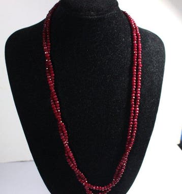 Ct. 147,50 Ketting met twee draden Natuurlijke robijn -