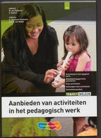Aanbieden van activiteiten in het pedagogische werk, Boeken, Verzenden, Zo goed als nieuw, S. Oostra