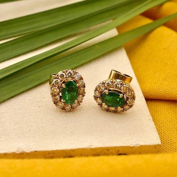 Gouden oorstekers met smaragd en diamanten; 0,48 ct., Sieraden, Tassen en Uiterlijk, Gebruikt, Ophalen of Verzenden, Met edelsteen