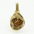 Zeldzame zwarte opaal hanger — volledig spectrum kleurenspel