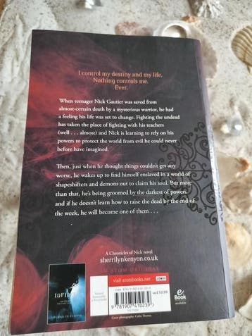 Sherrilyn Kenyon - Invincible - English, Gelezen, Sherrilyn Kenyon