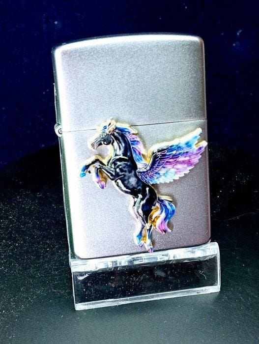 Zippo White Frost - Pegasus - Zonder minimumprijs -, Verzamelen, Rookartikelen, Aanstekers en Luciferdoosjes