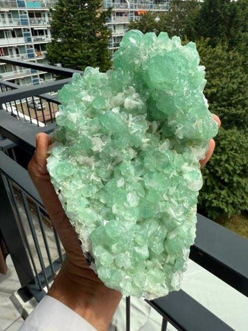 Grote groene apophylliet met heulandiet op zeoliet Matrix-, Verzamelen, Mineralen en Fossielen