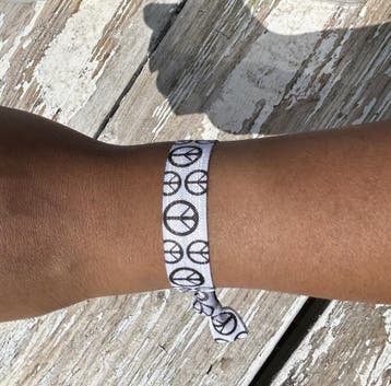 Elastische vredes armband/haarelastiek zwart/wit, Sieraden, Tassen en Uiterlijk, Armbanden, Verzenden, Nieuw, Zwart, Elastiek