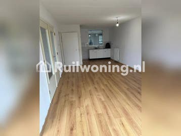 Almere: Ruime senioren flat (55+) met 3 kamers (Amersfoort), Almere