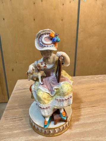 Meissen - Figuur - Lady with Dog Looking in Mirror -