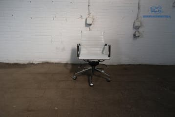 Tweedehands Designstoel Wit Kunstleer Chroom Verrijdbaar, Verzenden, Gebruikt, Overige materialen