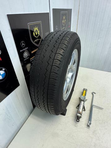 1 stuk Reservewiel+krikset 215/70R16 inch Toyota RAV 4 2003, 16 inch, Banden en Velgen, Personenwagen, Zomerbanden