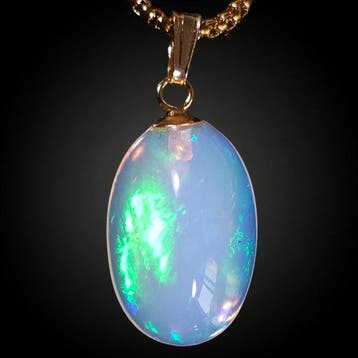 Geen veilingreserve – 6,1 ct Opal met stralend groen en