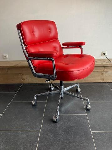 Design 2.0, Vitra, Fritz Hansen design tegen scherpe prijzen, Zo goed als nieuw, Leer