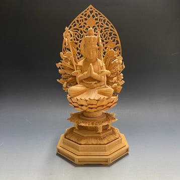 Woodcraft Hinoki Cypress - Buddhist statue 24cm - Kannon met, Antiek en Kunst