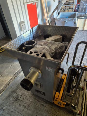 Kilia wolf gehaktmolen in veiling slagerij machines, Zakelijke goederen, Gebruikt, Bakkerij en Slagerij
