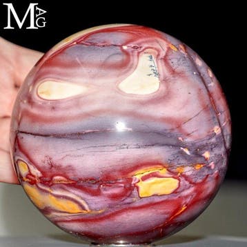 Levendige polychromatische Australische Mookaïet-sfeerbol -