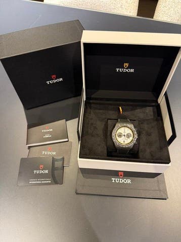 Tudor - Black Bay Chrono Carbon 26 - M79377KN-0003 - Heren