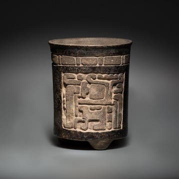 Maya, Petén-gebied, Guatemala MAYAN TRIPOD CYLINDER (met