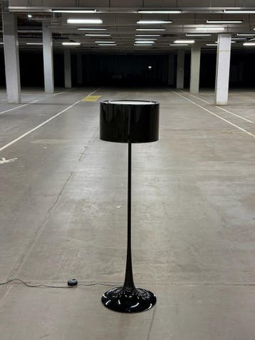 FLOS Spun Light Vloerlamp Zwart | NIEUWSTAAT, Zo goed als nieuw, 150 tot 200 cm, E27 (groot), Ophalen of Verzenden