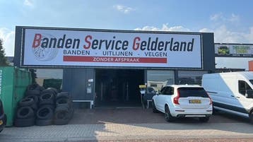 A merk autobanden 215 55 17 en 215 60 17 gratis montage, Auto-onderdelen, Ophalen, Gebruikt, 17 inch, Band(en)