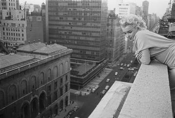 Ed Feingersh - Marilyn On The Roof, New York, 1955 Large
