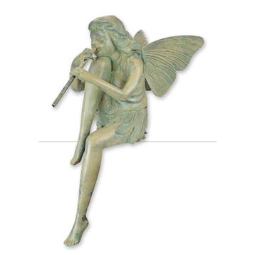 A BRONZE SCULPTURE OF A SEATED FAIRY PLAYING FLUTE, Verzenden, Nieuw