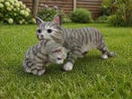 Beeld, garden statue 50 cm long cat with kitten - 20 cm -
