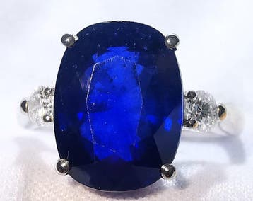 Ring - 18 karaat Witgoud, LOTUS 4,31 g - 5.01ct. tw. Saffier, Nieuw