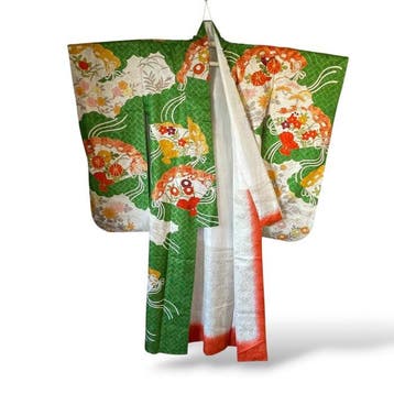 Smaragdgroene furisode-kimono met decoratieve waaiers,