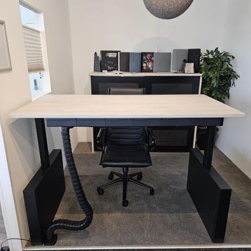 FlexFrame elektrisch zit/sta bureau, met zijwangen, 140x80cm, Overige plaatsen, Ophalen of Verzenden, Nieuw in verpakking, Bureau