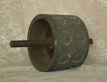 Industriële apparatuur - Nederland - Antieke stansrol bloem