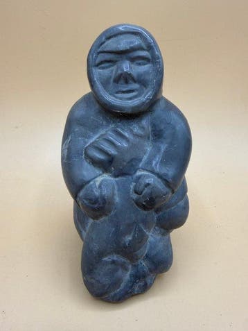 Pecheur Inuit et son poisson - sculptuur - Verenigde Staten