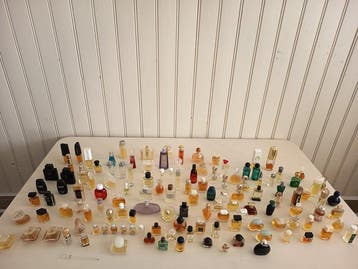 Parfumfles - Glas - Circa 110 flacons