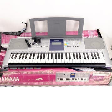Yamaha - PSR-E323 - - Keyboard - 2009 (Zonder minimumprijs), Muziek en Instrumenten, Nieuw