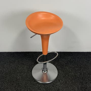 Magis Bombo Barkruk - Oranje, Huis en Inrichting, Barkrukken, Ophalen of Verzenden, Gebruikt