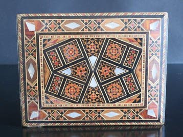 Stefan - Doos - Hout en parelmoer - marqueterie