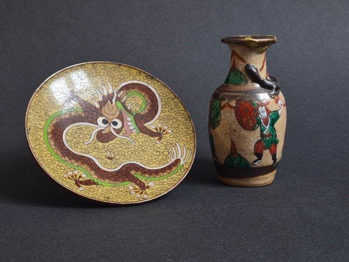 Bord (2) - Porselein - Koppel Dragon & Warrior, Antiek en Kunst, Antiek | Overige Antiek