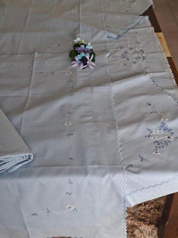 Volledige delicate set voor een tweepersoonsbed met mooie