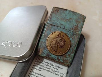 Zippo, Zippo – Schnauzer (1991 VII) - Factory Aged Brass, Nieuw