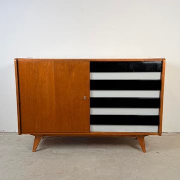 Sideboard U458 by Jií Jiroutek, zwart met witte lades, 100 tot 150 cm, Vintage, Ophalen of Verzenden, Zo goed als nieuw