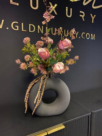 Kunst en zijden bloemstukken - COMPLEET GELEVERD - incl vaas, Binnen, Verzenden, Inclusief kunstbloemen, Bloemstuk