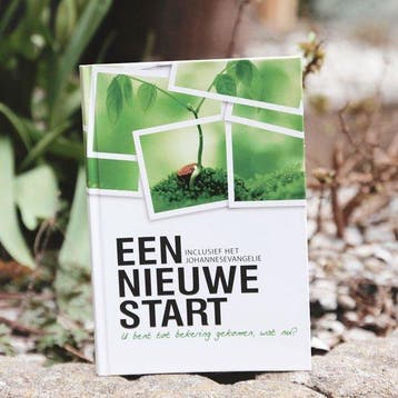 Nieuwe start - John T.L. Maasbach 9789064422119, Verzenden, Zo goed als nieuw, John T.L. Maasbach