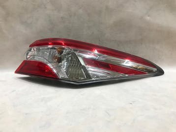 Toyota Camry IX 2018 sedan rechter achterlicht LED, Verzenden, Gebruikt