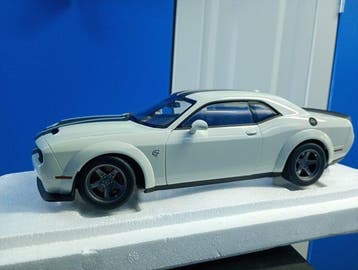 Autoart 1:18 - Model sportwagen - Dodge Challenger SRT Super, Nieuw