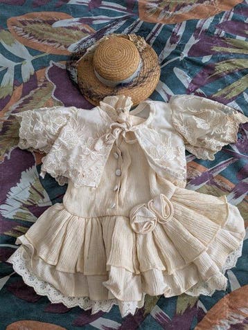 Unknown Manufacturer - Speelgoed - Clothing For Antique