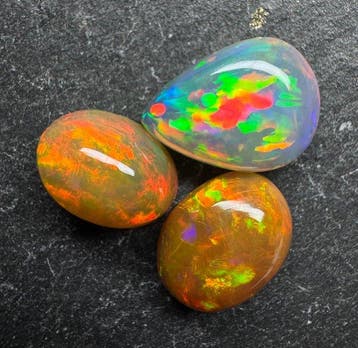 Opaal Cabochons- 1.34 g - (3)